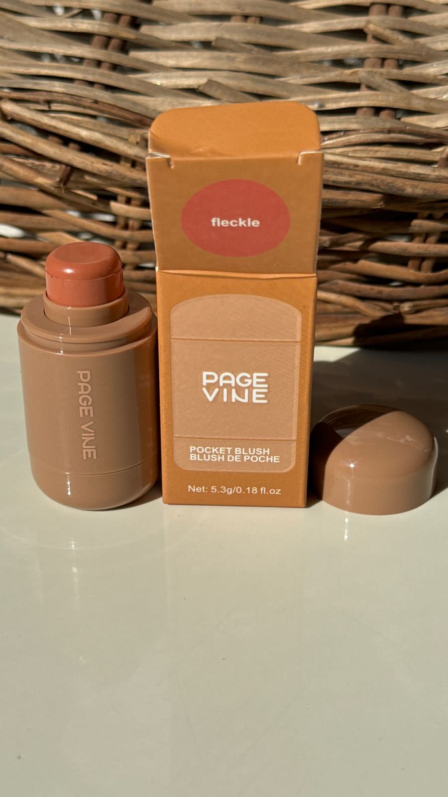 PAGE VINE Pocket Blush Rotating Shape. BLUSH DE POCHE.