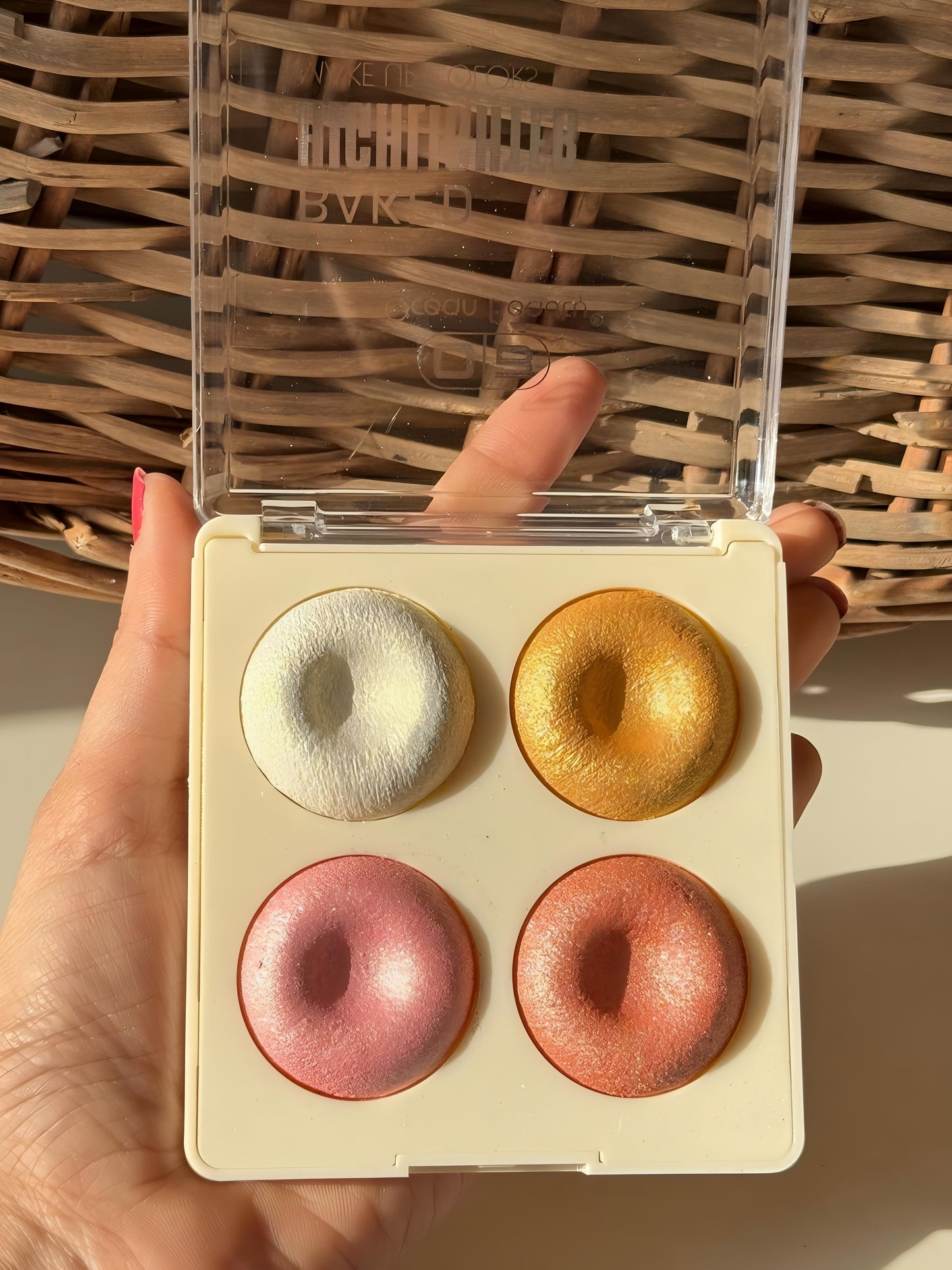 Kawaii 4 Shades Baked Highlighter Palette