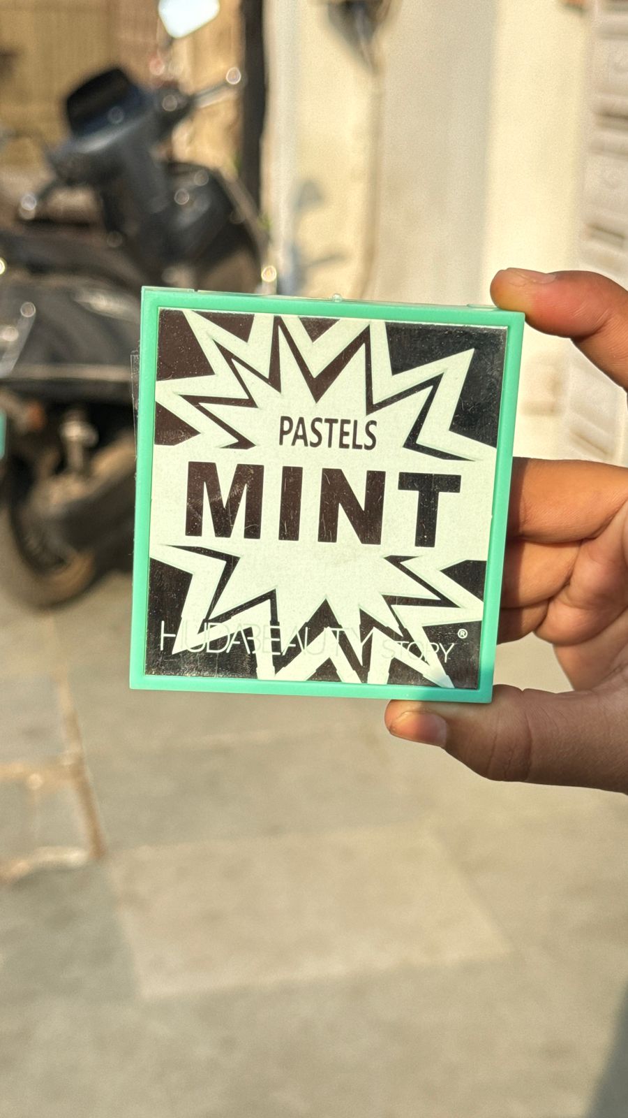 9 Shades Mini Eyeshadow Palette Mint Palette. Shimmer & Matte Shades