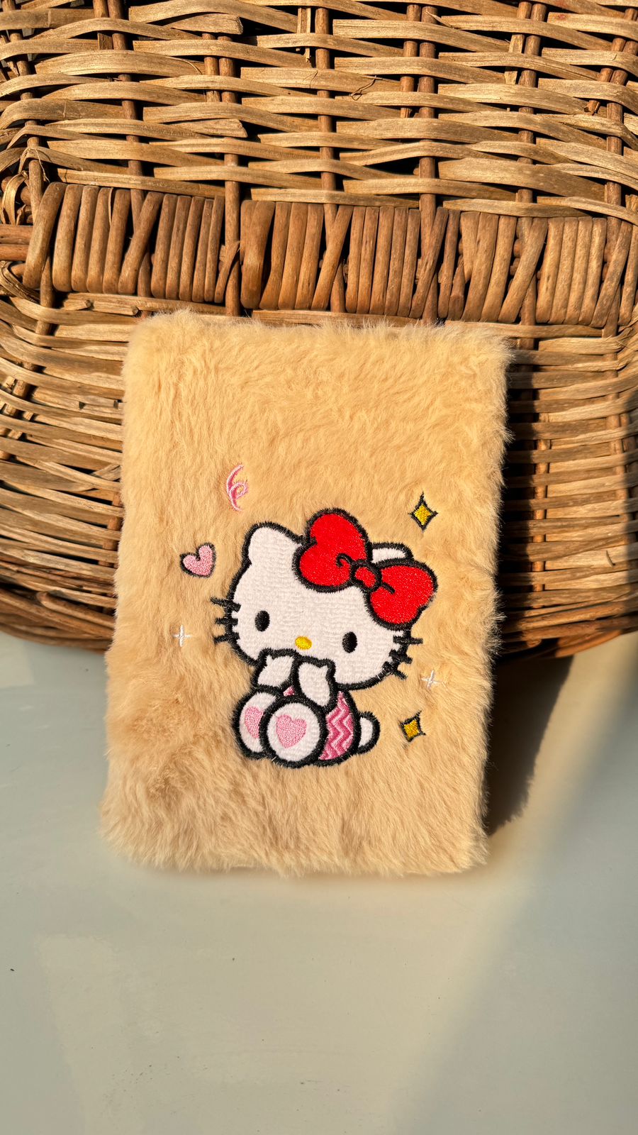 Hello Kitty All in One 4 Pages Makeup Book. 24 Eyeshadow, 6 Highlighter, 6 Blush, 4 Contour & Concealer & 3 Eyebrow Powder Shades.