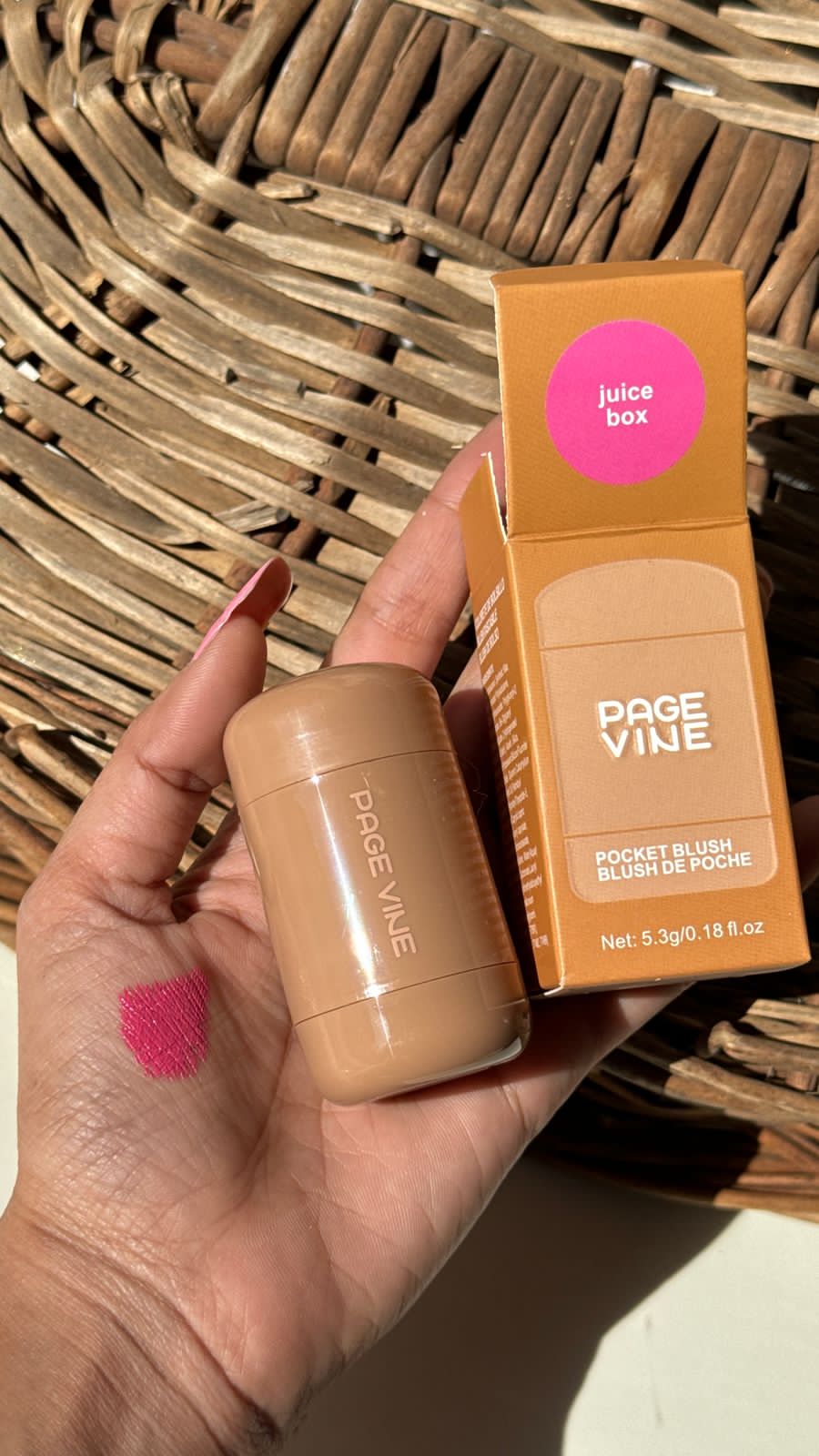 PAGE VINE Pocket Blush Rotating Shape. BLUSH DE POCHE.
