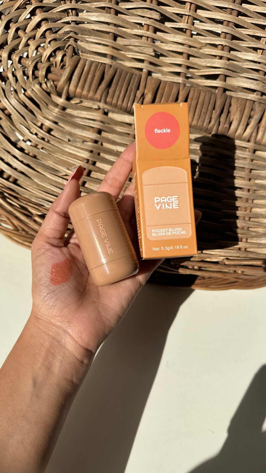 PAGE VINE Pocket Blush Rotating Shape. BLUSH DE POCHE.