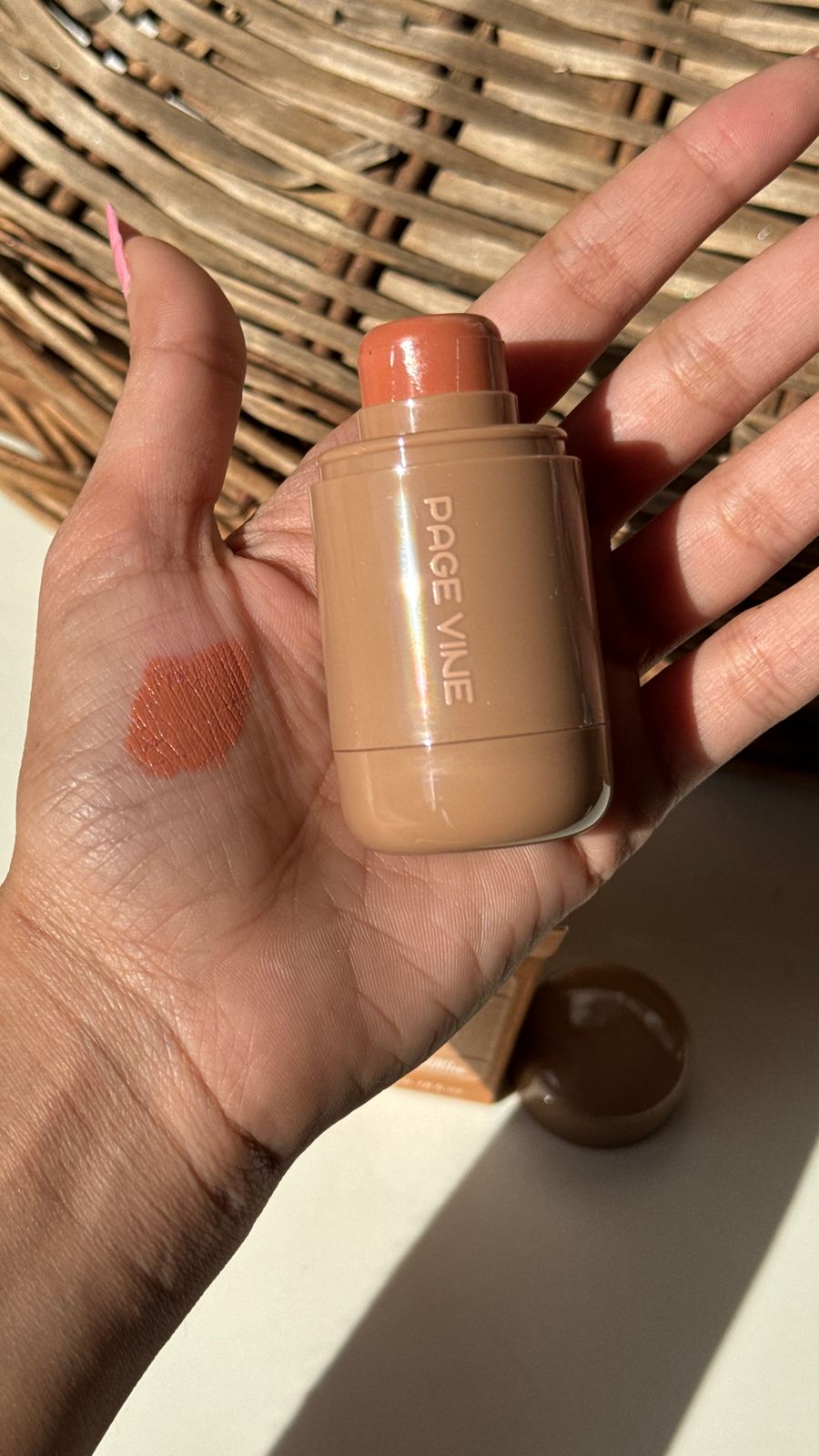 PAGE VINE Pocket Blush Rotating Shape. BLUSH DE POCHE.