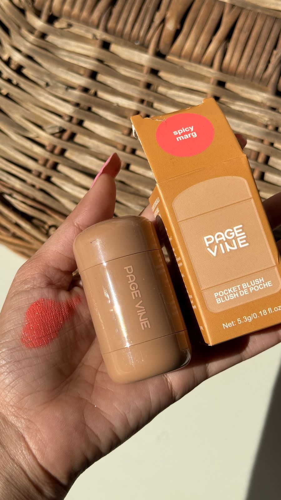 PAGE VINE Pocket Blush Rotating Shape. BLUSH DE POCHE.