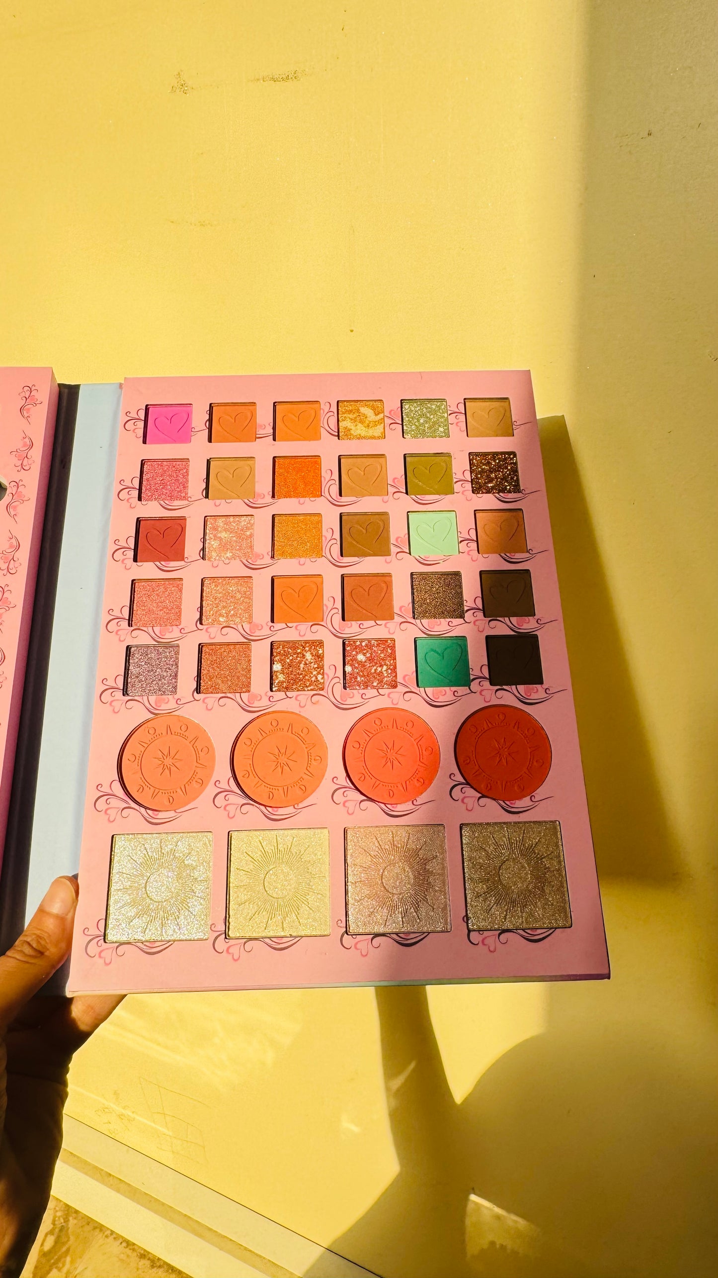 Mocallure eyeshadow with eyeliner & lipstick