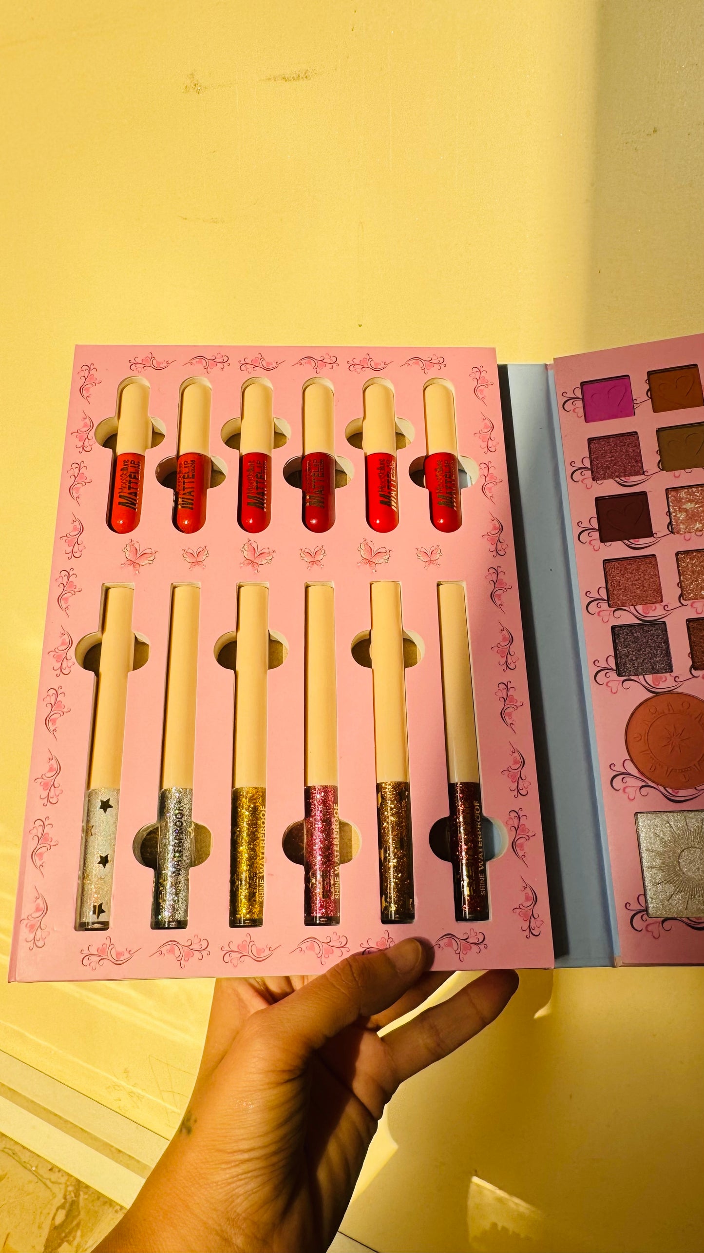 Mocallure eyeshadow with eyeliner & lipstick