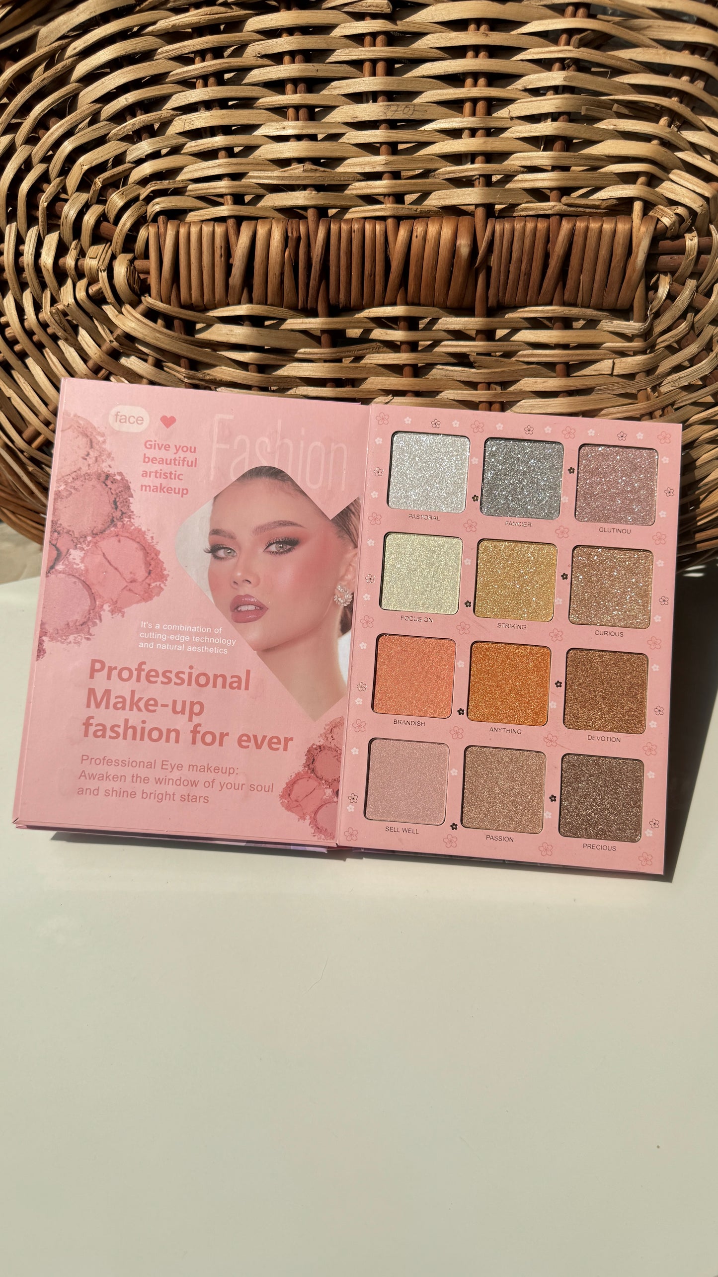 Igoodco face and eyeshadow makeup palette