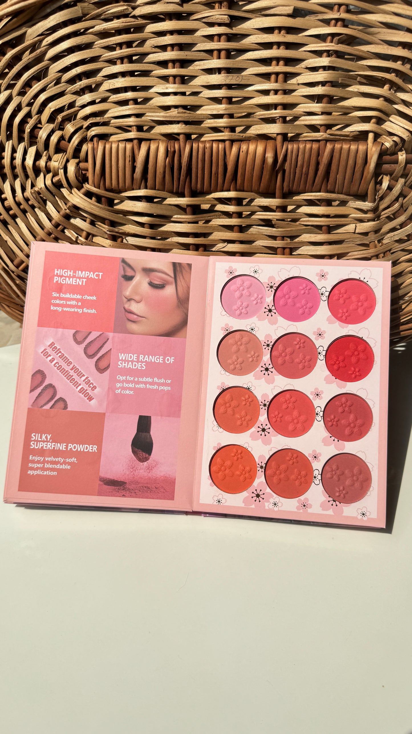 Igoodco face and eyeshadow makeup palette