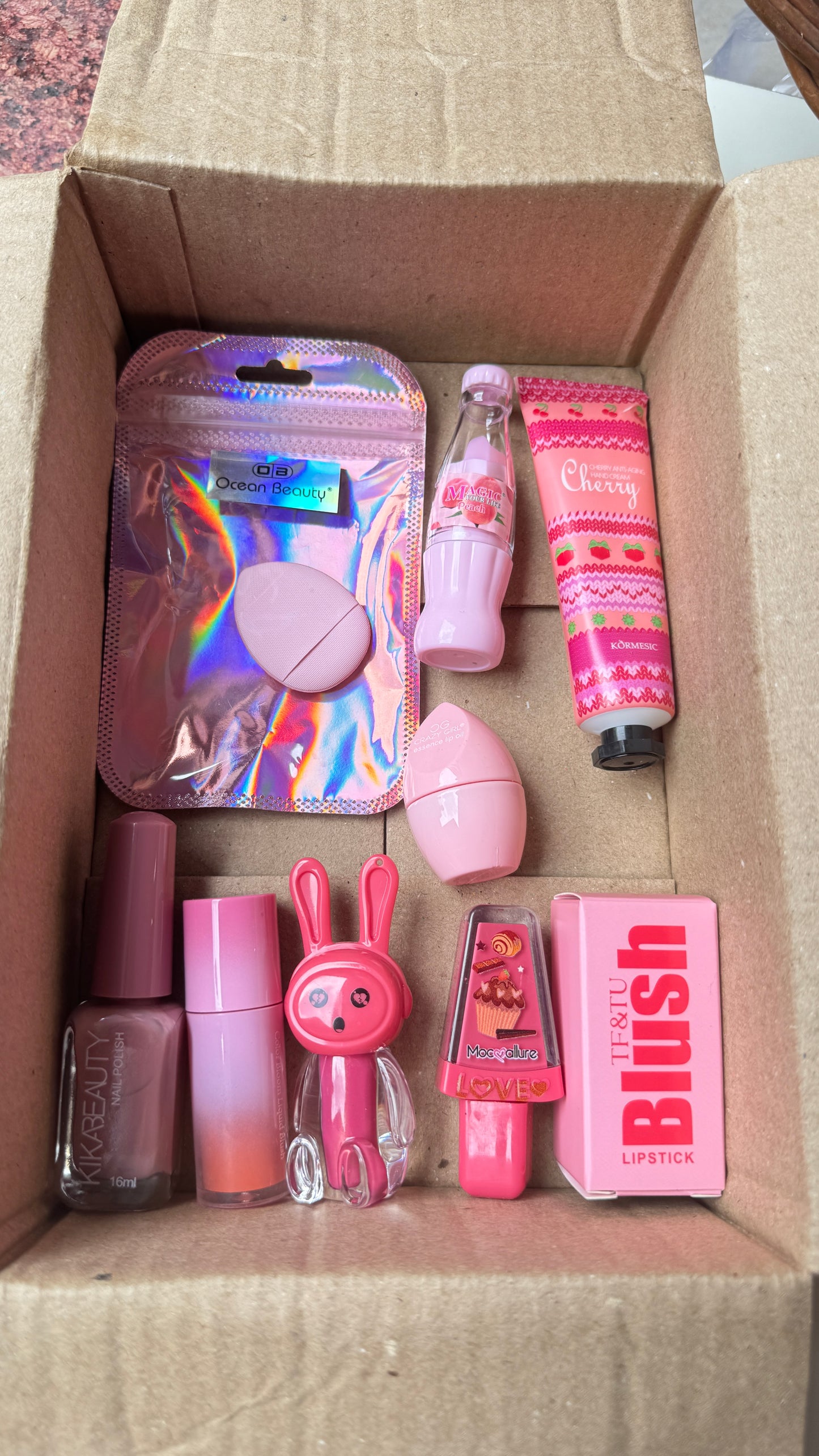 Cute pink hamper box