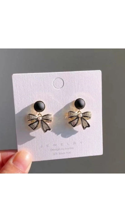Bow shaped earrings for women