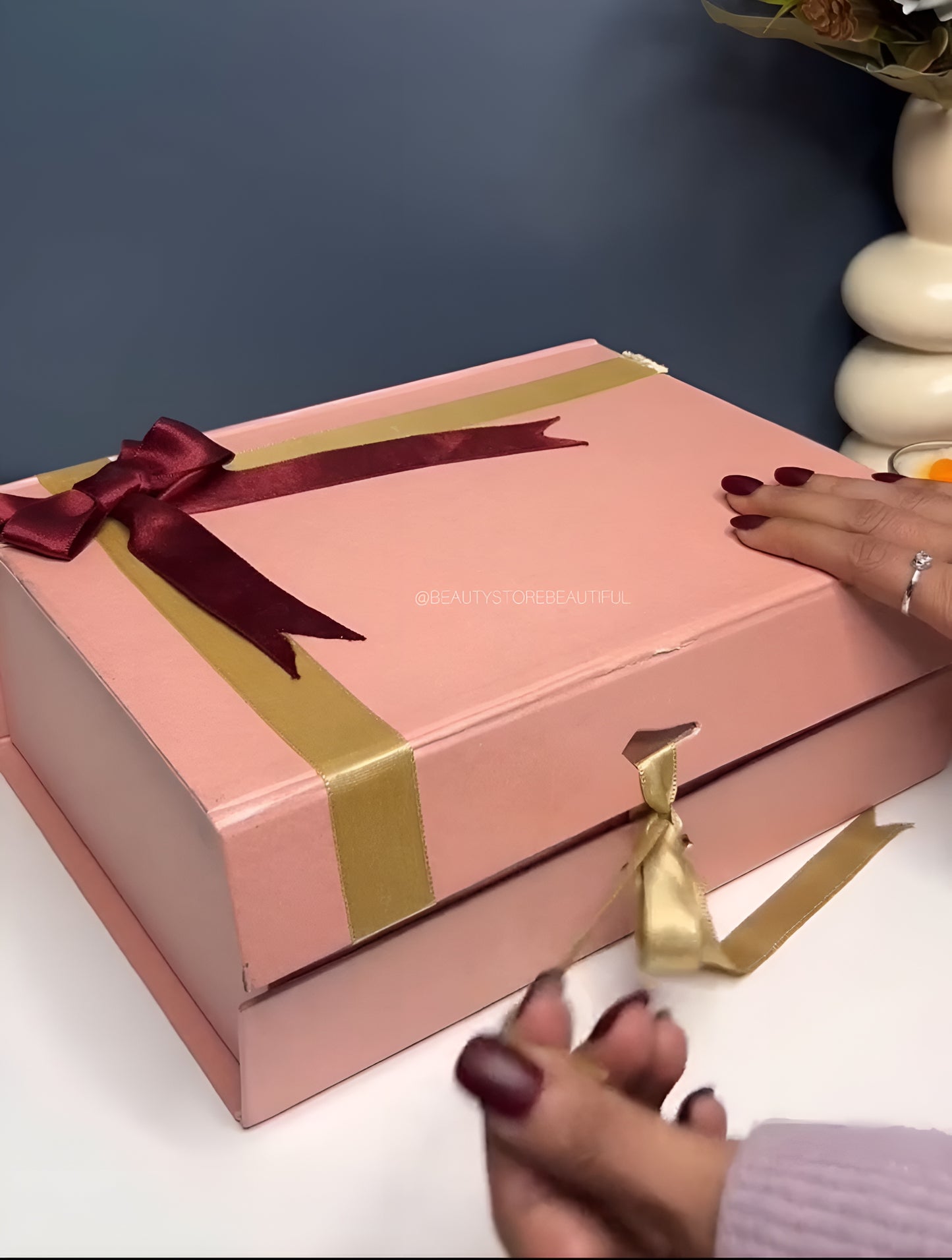 Valentine day gift hamper for her