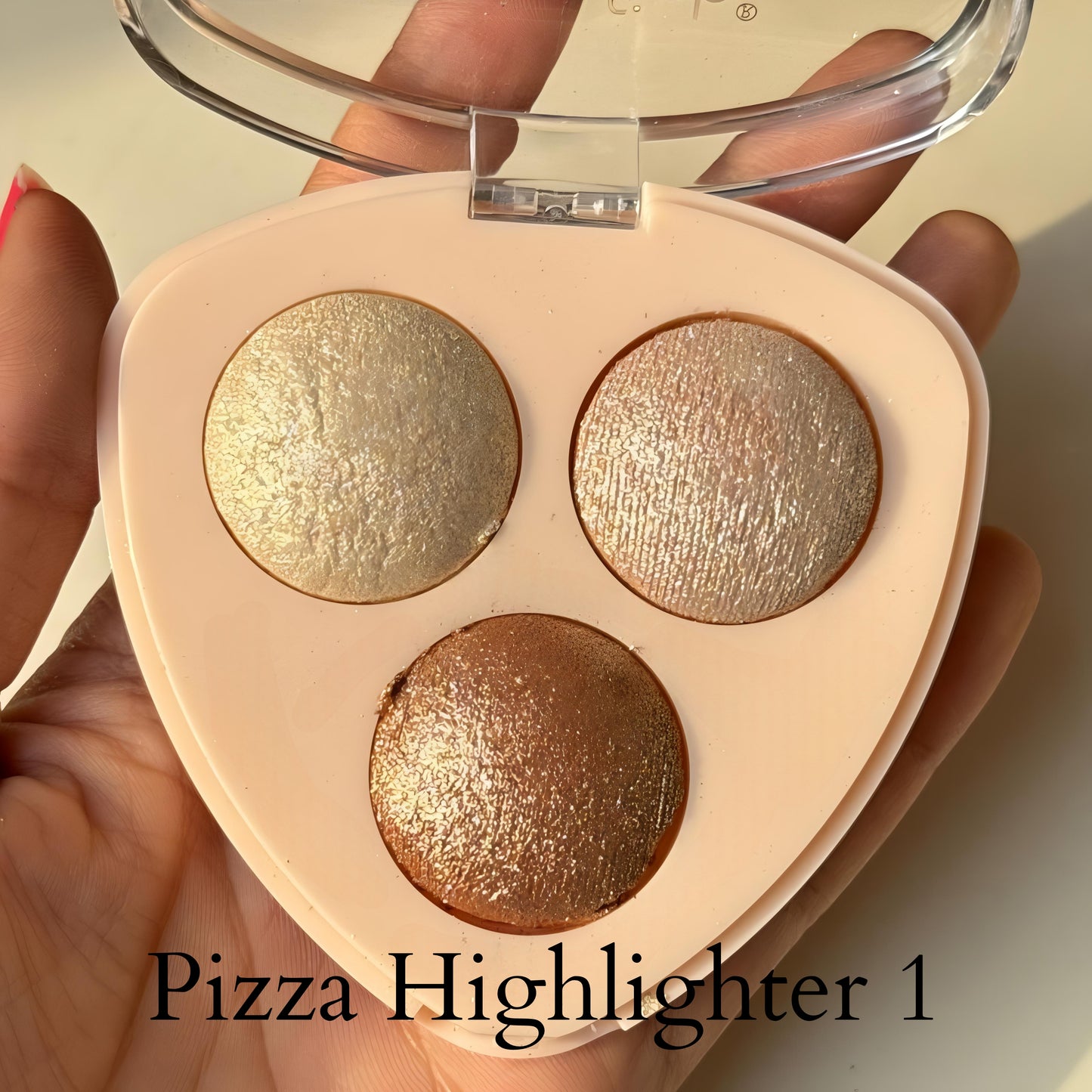 Kawaii 3 Shade Baked Highlighter Palette – Pizza Slice Shape