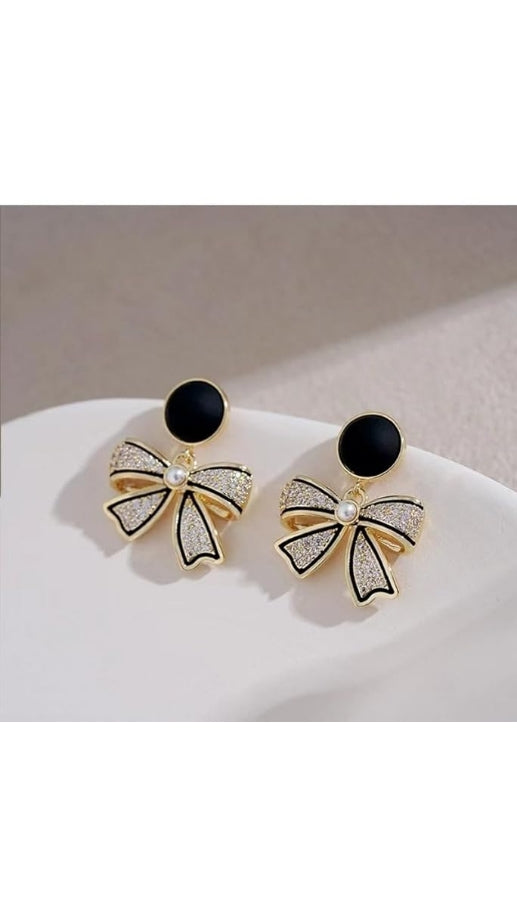 Bow shaped earrings for women