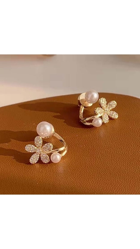 Flower Shape with Pearl Korean earring