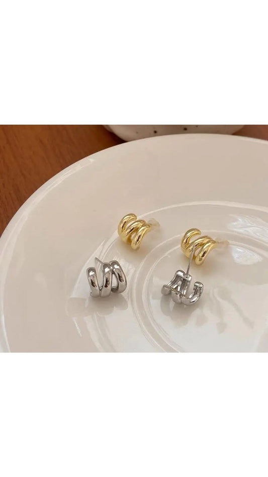 Claw shaped Ear studs for women