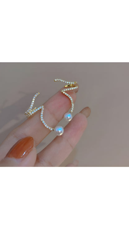 Korean Pearl Diamond Wave-shaped Fashion Women's Ear Studs Earrings