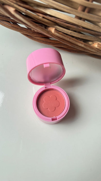 Kawaii Mocallure blush with apply sponge